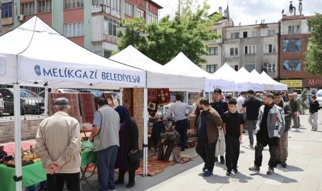 Kayseri Melikgazi Antika Pazarı'na büyük ilgi