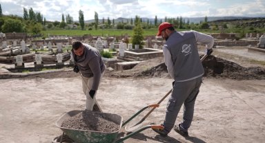 Kayseri Melikgazi'de mezarlıklar bayrama hazır