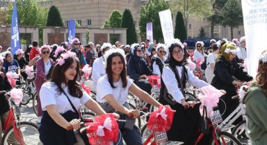 Kayseri'de 'çiçek' annelerden bisiklet turu