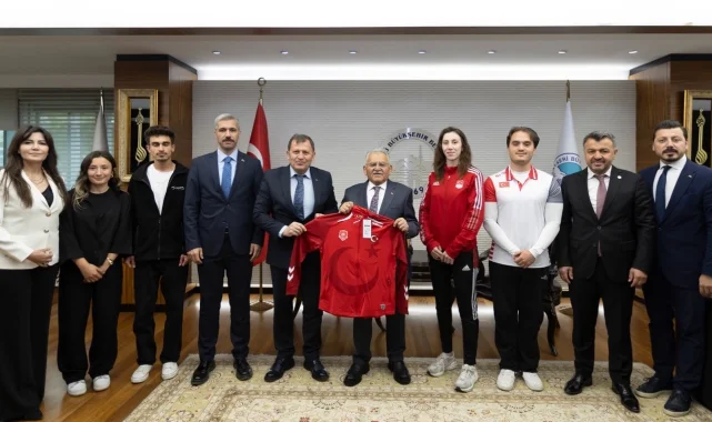Kayserili gençlerden Büyükşehir'e ziyaret