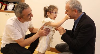 Kocaeli Çayırova'da Başkan Çiftçi, minik Lina ve ailesiyle buluştu
