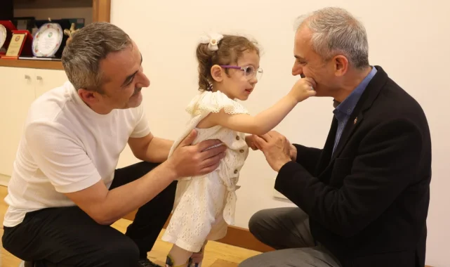 Kocaeli Çayırova'da Başkan Çiftçi, minik Lina ve ailesiyle buluştu