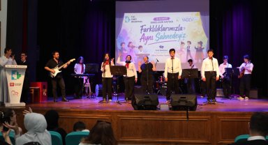 Kocaeli İzmit'te özel bireylerden sanat dolu performans