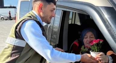 Kocaeli'de mezarlıklarda bayrama yakışan hizmet