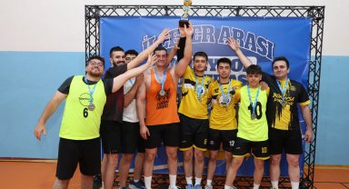 Konya'da 25 ilçede 2 bin 460 sporcu voleybol heyecanına ortak oluyor
