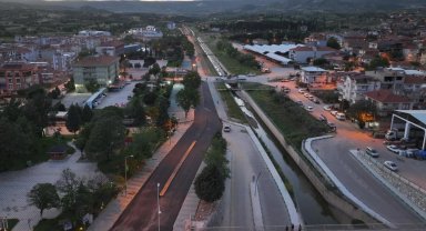 Manisa Köprübaşı sıcak asfaltla ilk kez tanıştı