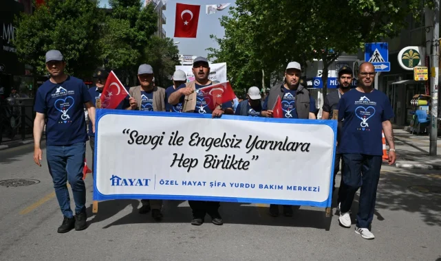 Manisa'da 'engelsiz' yürüyüş