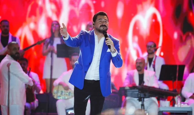 Mersin'de 9 günlük festivalin finali Serkan Kaya ile oldu