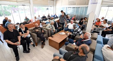 Mersin'de emekliler bayram sevinciyle buluştu