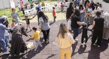 Mersin'de oyun ve sevgi buluşması