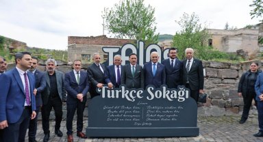 Ortak Türk Alfabesi Anıtı Kayseri Talas'ta açıldı