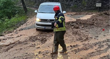 Trabzon Araklı'da sel mağdurlarına itfaiye yardımı