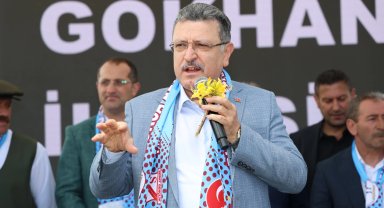 Trabzon'da Başkan Genç'ten şenlikte yol müjdesi
