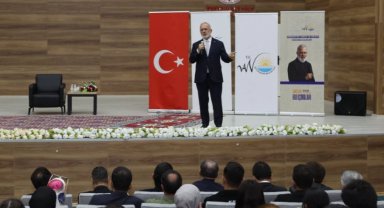 Yazar Yenişehirlioğlu gençlerle buluştu