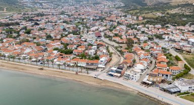 Yeni Foça'da tarihi dere yatağı güçlendiriliyor