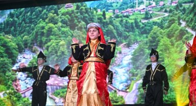 Anadolu'nun renkleri Manisa'da sahneye taşındı