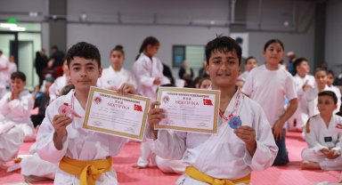 Ankara Keçiören'in sporcuları Karate Kuşak Sınavında ter döktü