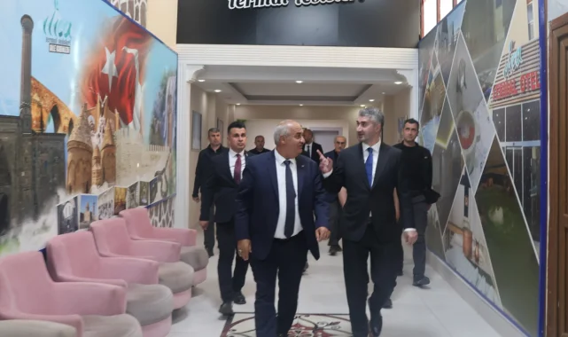 Bakan Yardımcısı Tarıkdaroğlu Aziziye'de