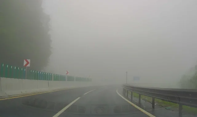Bolu Dağı'nda sis görüş mesafesini düşürdü