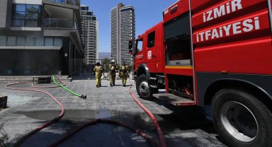 Bornova'da depo yangını kontrol altına alındı