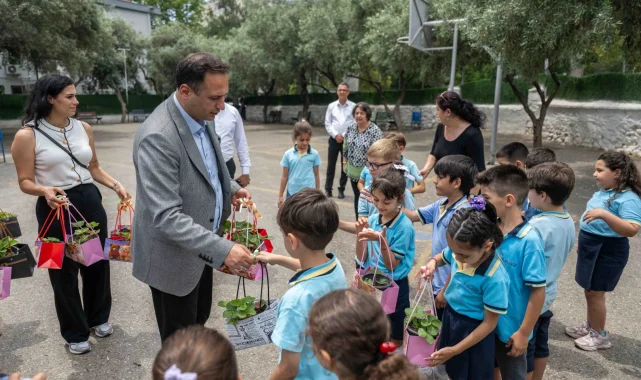 Bornovalı minik eller toprakla buluştu