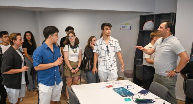 Bornovalı öğrenciler Gençlik Merkezi'nde Başkan Eşki ile buluştu