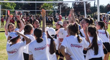Bursa Osmangazi'de Mini Voleybol Şenliği coşkusu