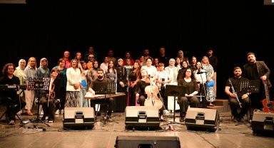 Çayırova'da 80'ler 90'lar konserine büyük ilgi