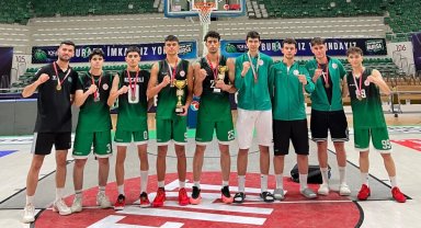 Çayırova'nın genç basketbolcuları Marmara bölge şampiyonu oldu