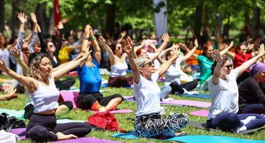 Denizli Dünya Yoga Günü'nde Büyükşehir ile nefes aldı
