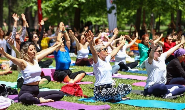 Denizli Dünya Yoga Günü'nde Büyükşehir ile nefes aldı