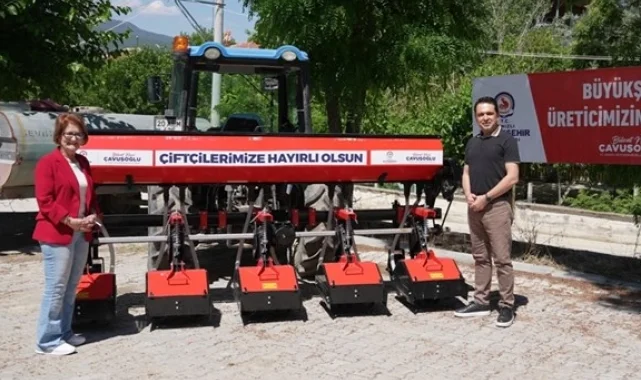 Denizli'de Bozkurtlu üreticilere çapa makinesi desteği