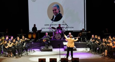 Edip Akbayram ve Volkan Konak İzmir'de şarkılarla anıldı