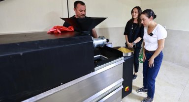 Efes Selçuk'ta atık yemekler mamaya dönüşüyor