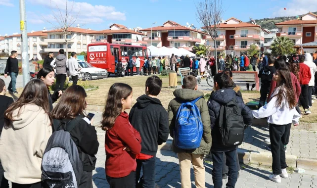 Efes Selçuk'ta öğrenci otobüsleri sezonu kapattı