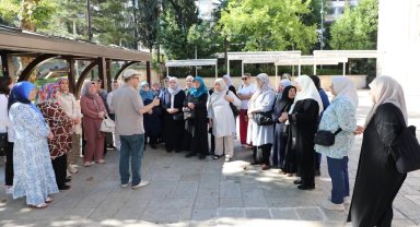 Gemlik Kurtullu kadınlar Bursa'nın tarihi ve manevi mirasını keşfetti