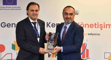 "Genç Dostu Yerel Yönetişim Zirvesi"nde ABB'ye ödül