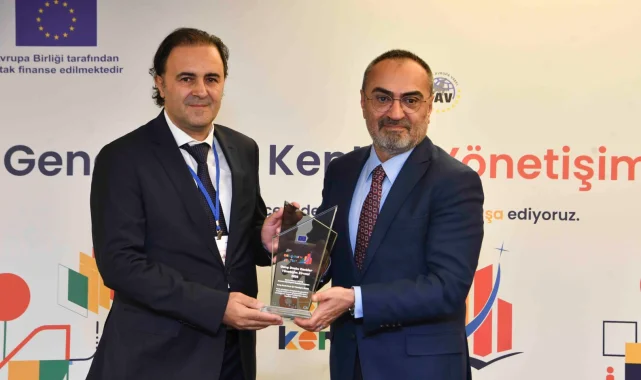 "Genç Dostu Yerel Yönetişim Zirvesi"nde ABB'ye ödül