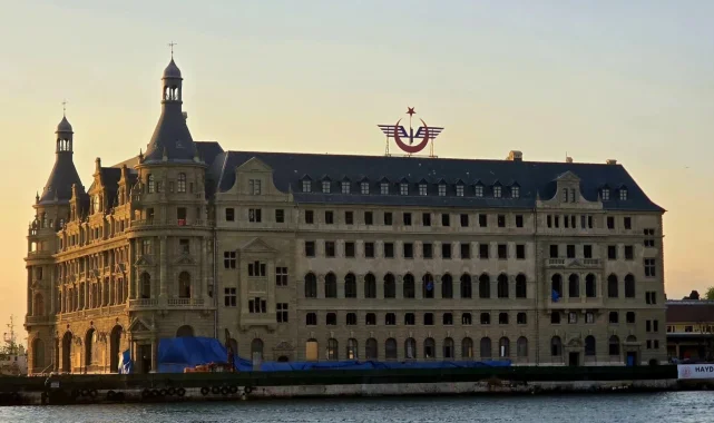 Haydarpaşa Garı'nda restorasyonda iskeleler kaldırıldı