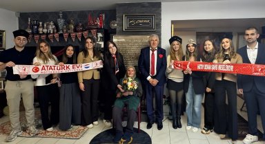 Hayırsever iş insanı Yılmaz Ünlü'den Zehra anneye anlamlı ziyaret