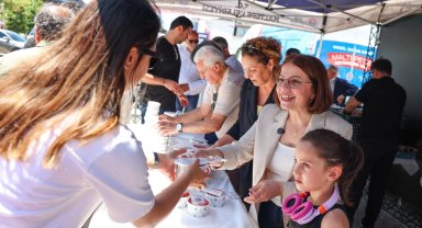 İstanbul Maltepe'de binlerce kişiye aşure dağıtıldı