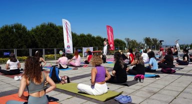 İstanbul Maltepe'de yoga için buluştular