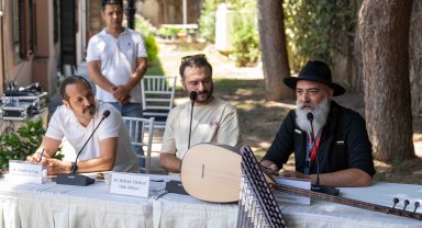 İzmir Bornova'da çalgı yapımının büyüsü yaşandı