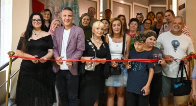 İzmir Bornova'da sanatseverlere 'Biz' sergisi