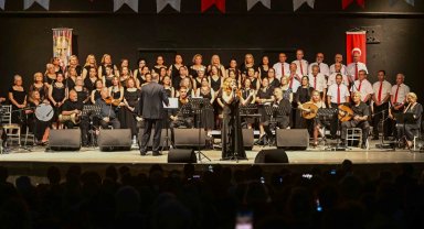 İzmir Bornova'da yaza coşkulu merhaba