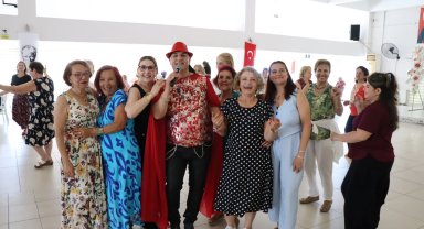 Kocaeli İzmit'te kadınlar söyleşi ve matinede buluştu
