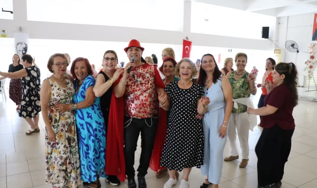 Kocaeli İzmit'te kadınlar söyleşi ve matinede buluştu