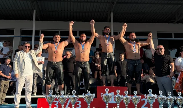 Kocaeli Kağıtspor, Bükreş'te minderi salladı