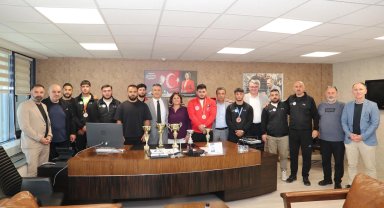Kocaeli'de İzmit Belediyesporlu güreşçilerden çifte başarı