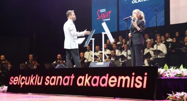 Konya Selçuklu'da Müzeyyen Senar şarkıları yankılandı